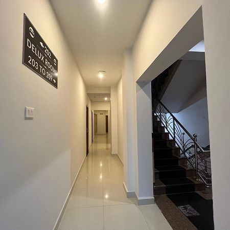 Le Hotel Host Tiruchirappalli Экстерьер фото