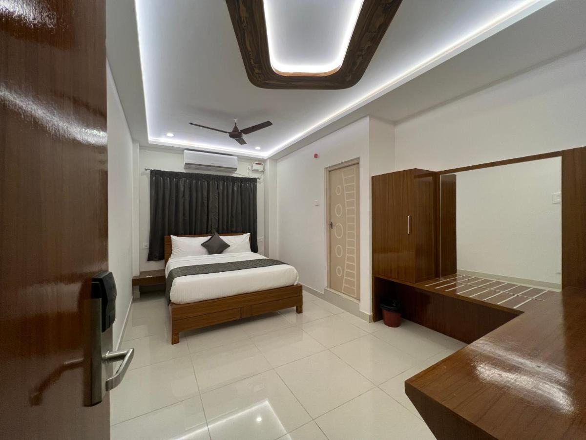 Le Hotel Host Tiruchirappalli Экстерьер фото