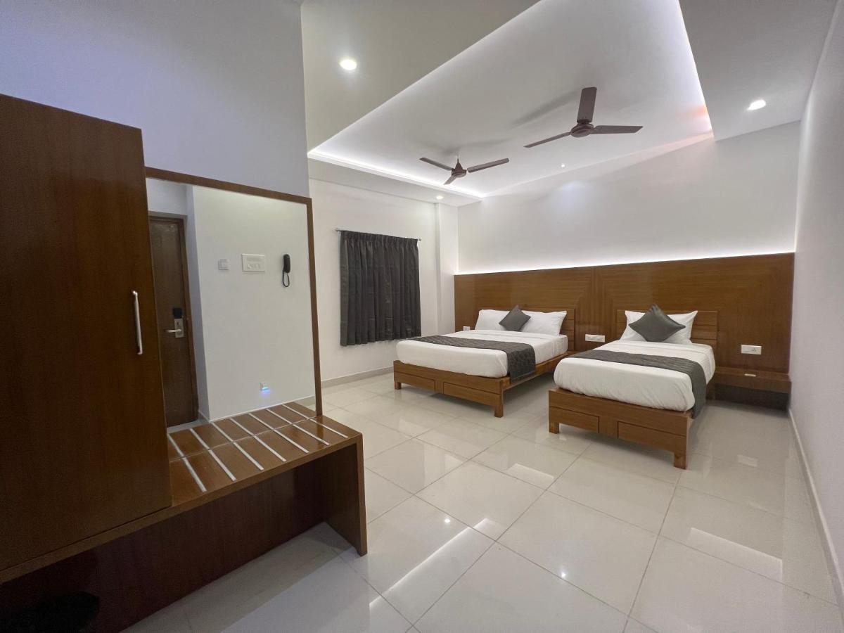 Le Hotel Host Tiruchirappalli Экстерьер фото