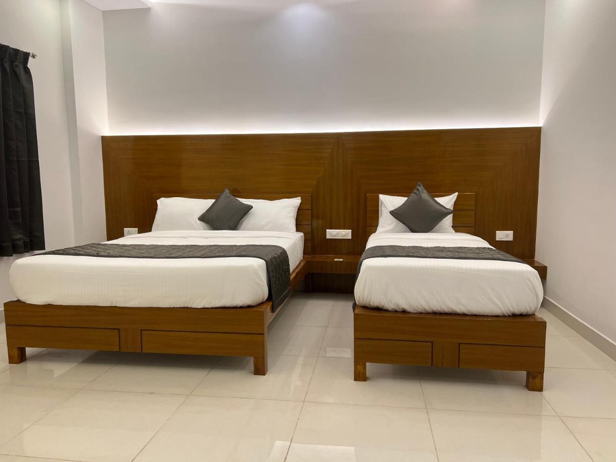 Le Hotel Host Tiruchirappalli Экстерьер фото