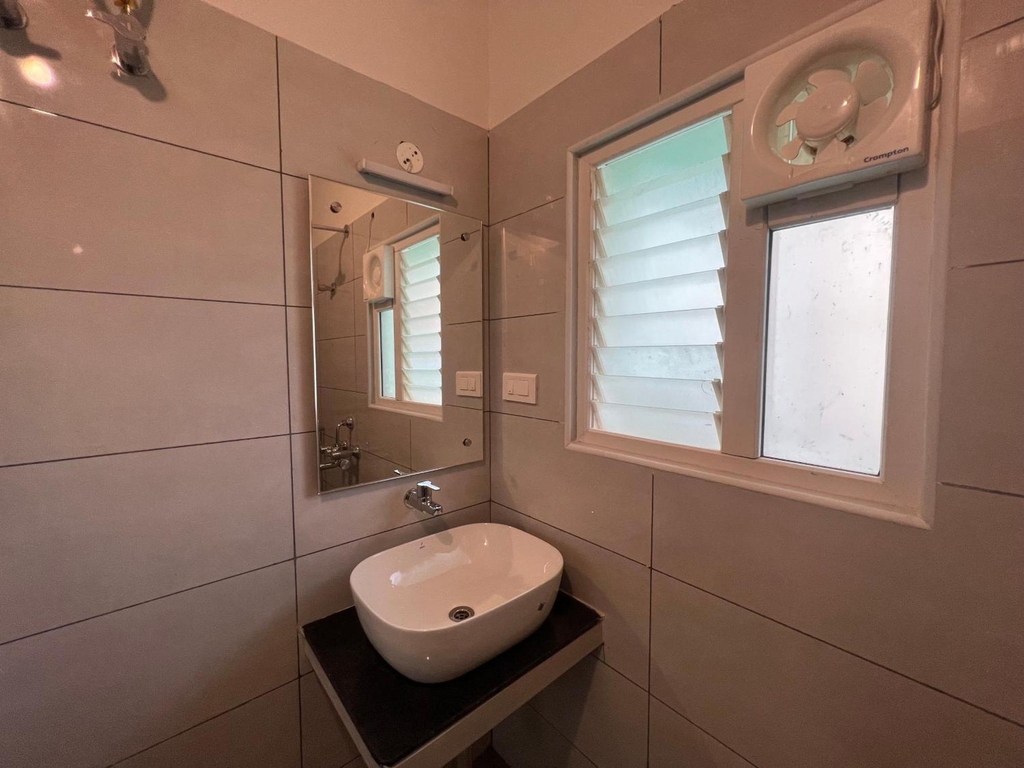 Le Hotel Host Tiruchirappalli Экстерьер фото